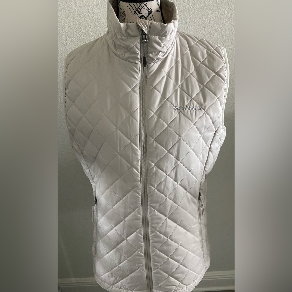 Columbia Women’s Powder Lite II Vest  Large. Color Stone